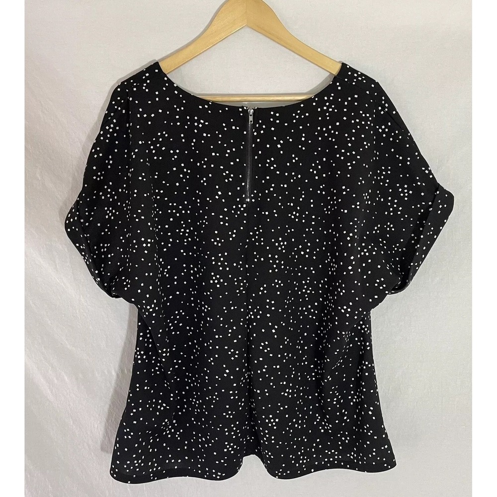 Melloday Top Womens Plus 1X Black White Short Sleeve Geometric - Picture 2 of 6